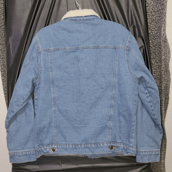 Victory Outfitters sherpa-lined denim trucker jacket. - Picture 8 of 8